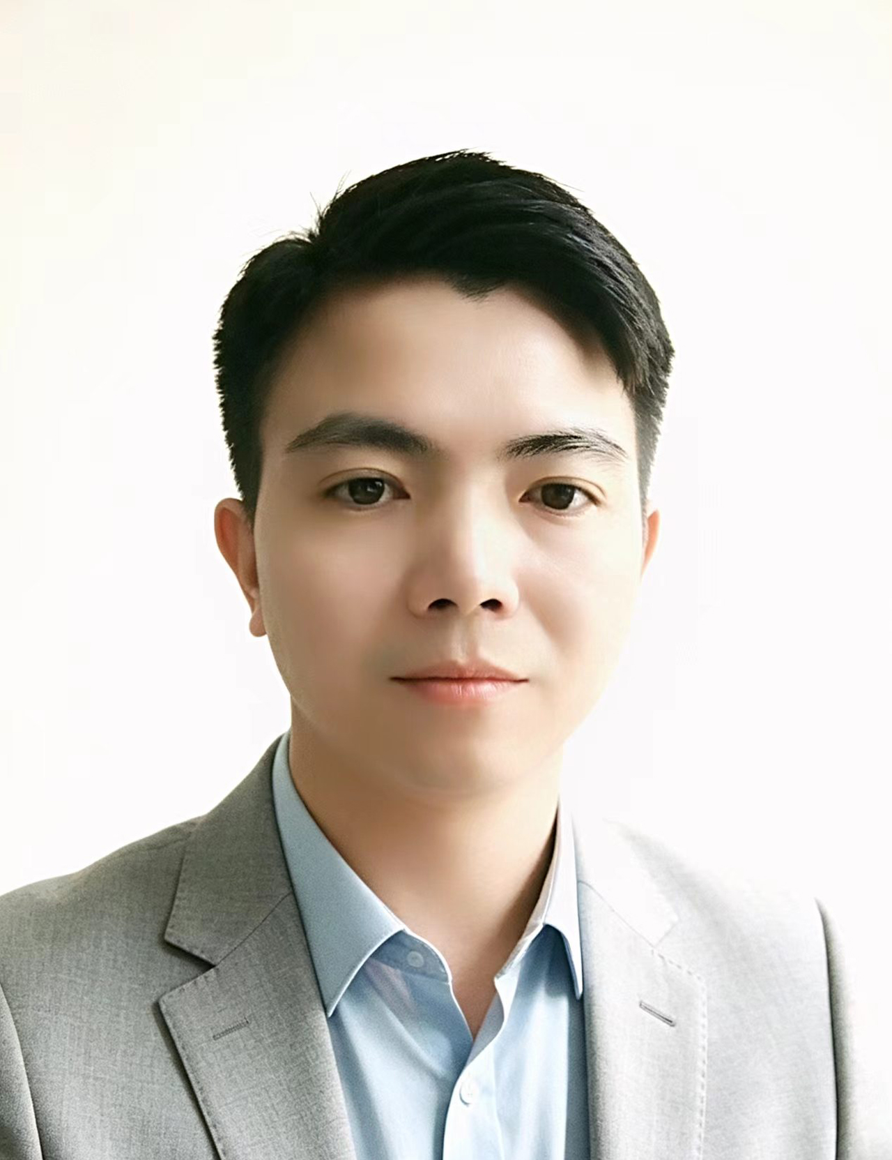 何经理